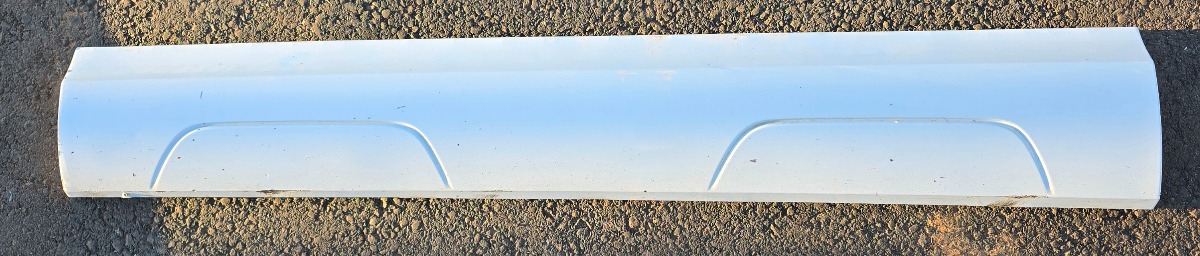 Q3 LEFT FRONT DOOR LOWER COVER