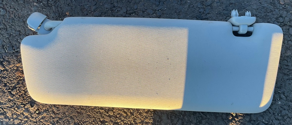 Q3 LEFT SUN VISOR