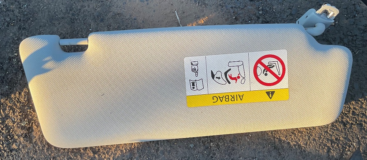 Q3 RIGHT SUN VISOR