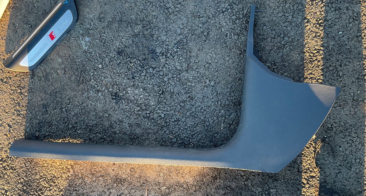 Q3 LOWER A PILLAR TRIM