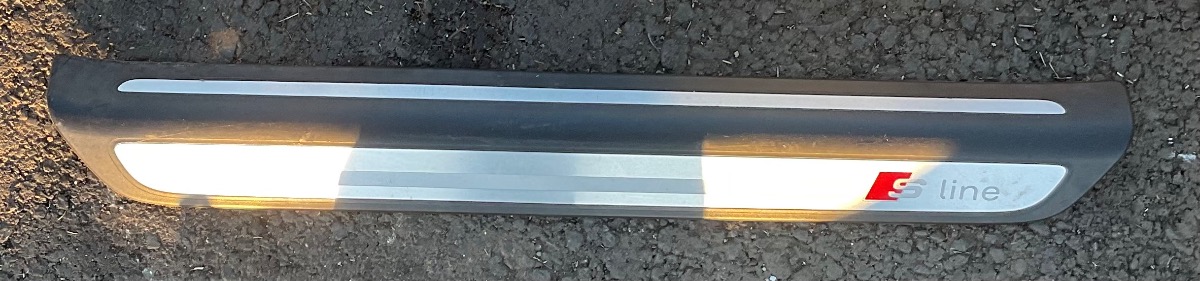 Q3 LEFT FRONT SILL TRIM PLATE