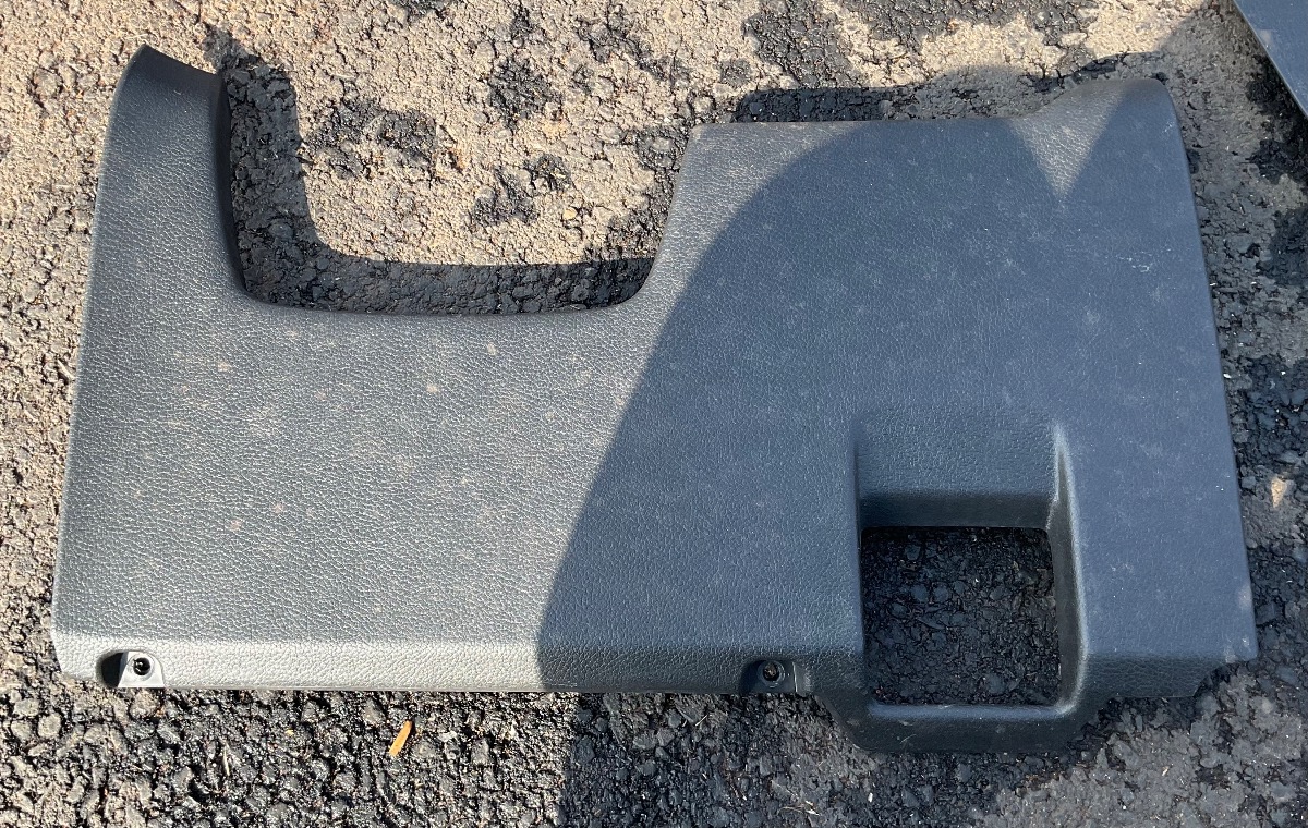URBAN CRUISER RIGHT LOWER DASH TRIM