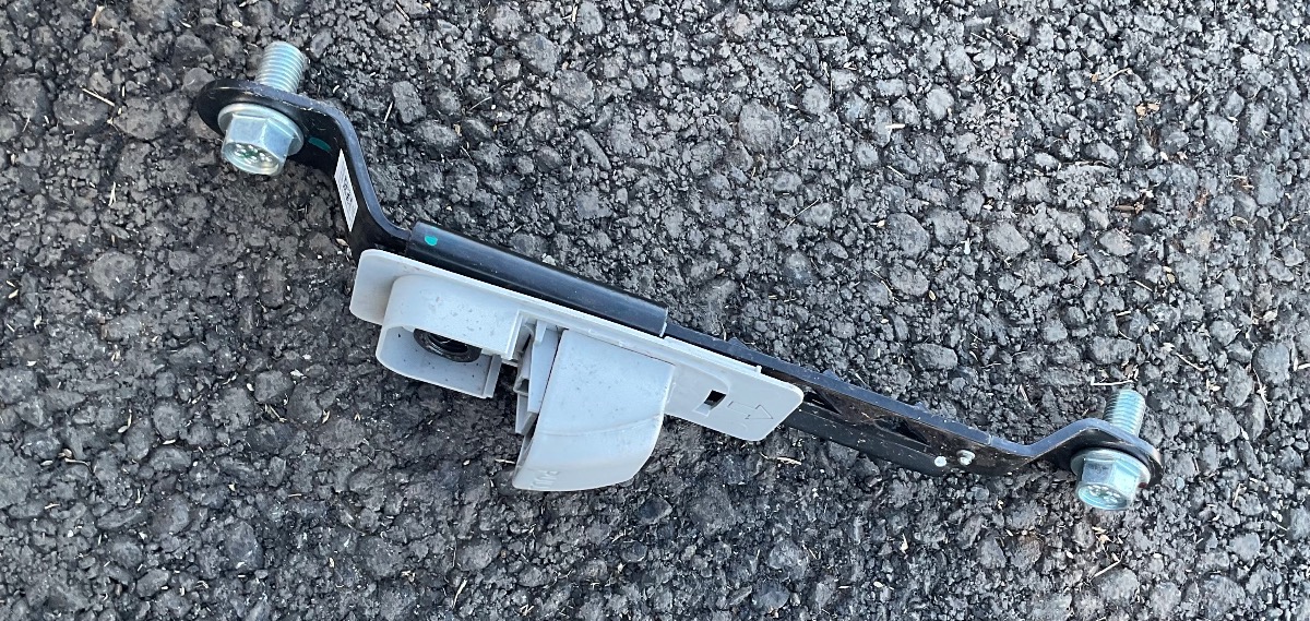 URBAN CRUISER RIGHT FRONT SAFETY BELT ANCHOR