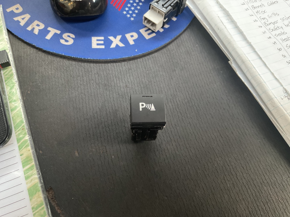 URBAN CRUISER REAR PDC SWITCH