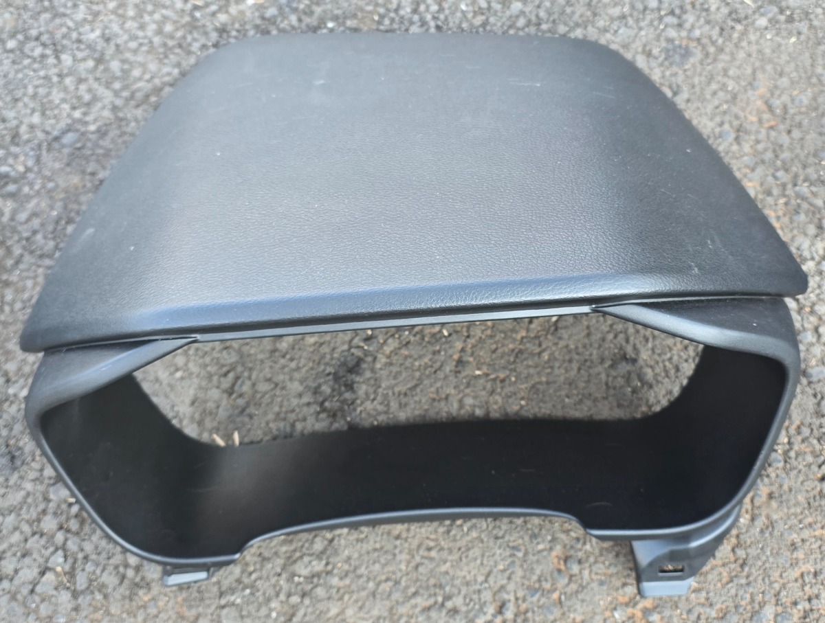 URBAN CRUISER INSTRUMENT CLUSTER SUROUND