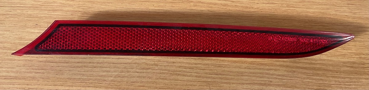 G20 RIGHT REAR BUMPER REFLECTOR