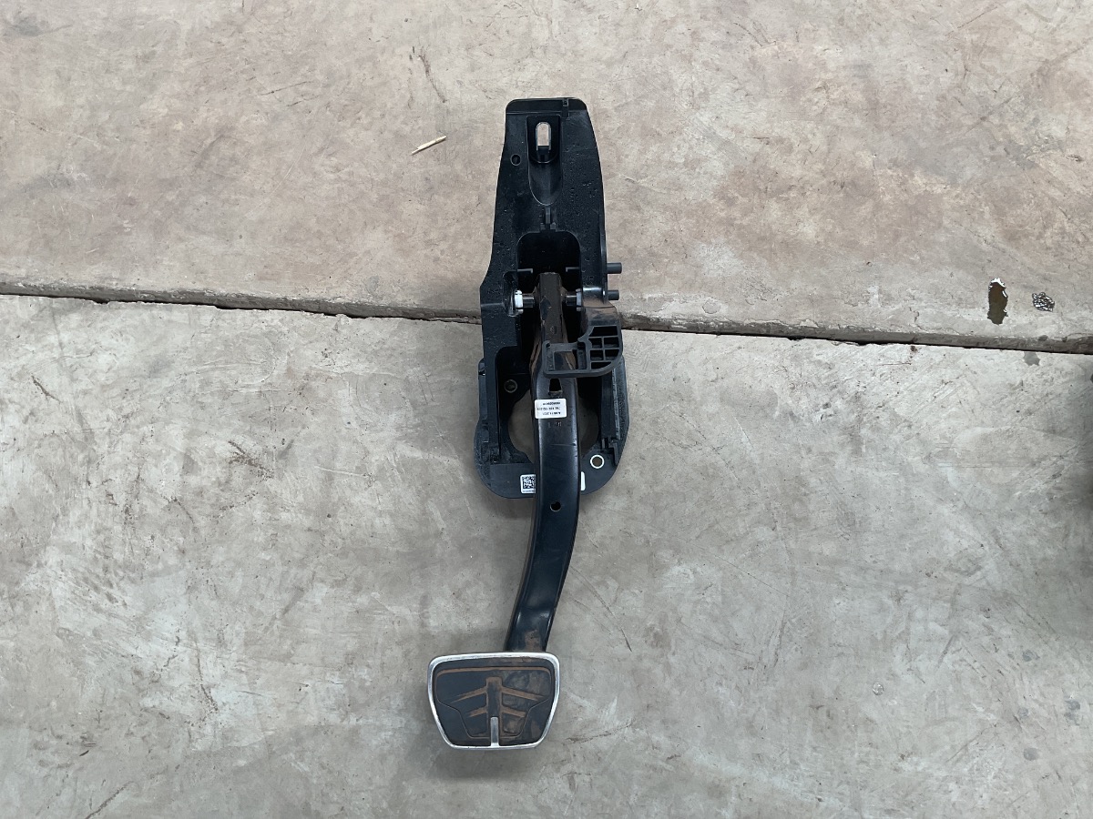 318i M SPORT A/T (G20) BRAKE PEDAL