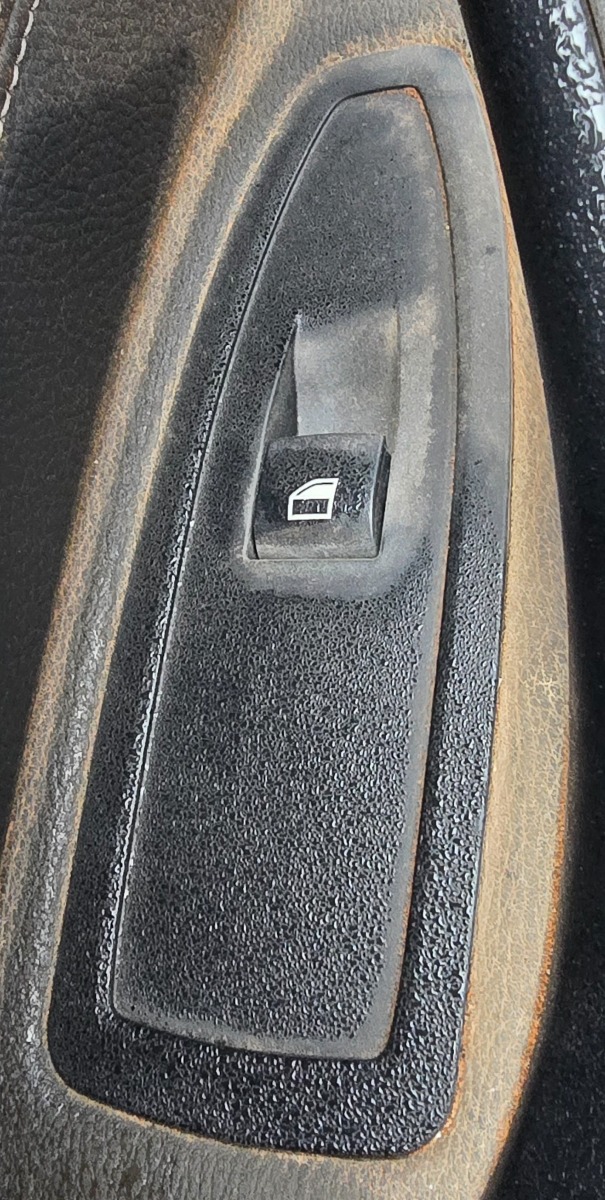 F48 X1 LEFT FRONT WINDOW SWITCH