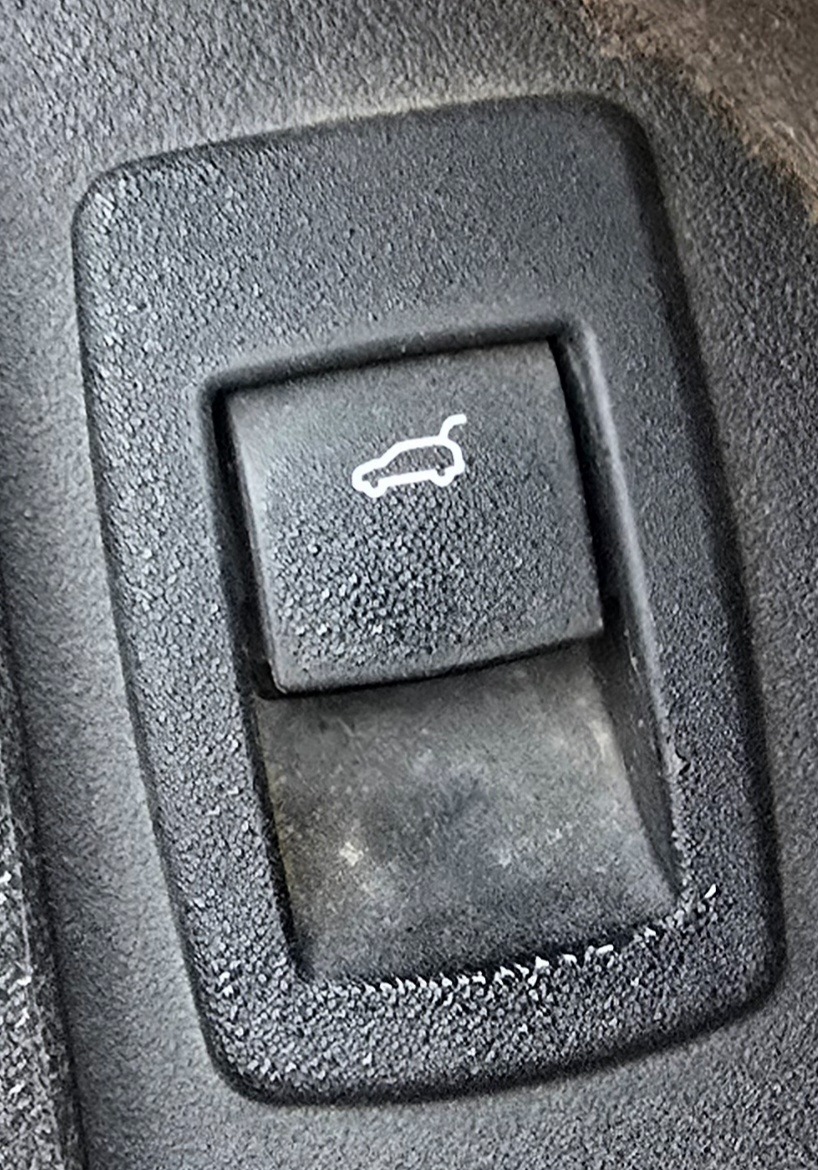 F48 X1 FRONT TRUNK OPENER SWITCH