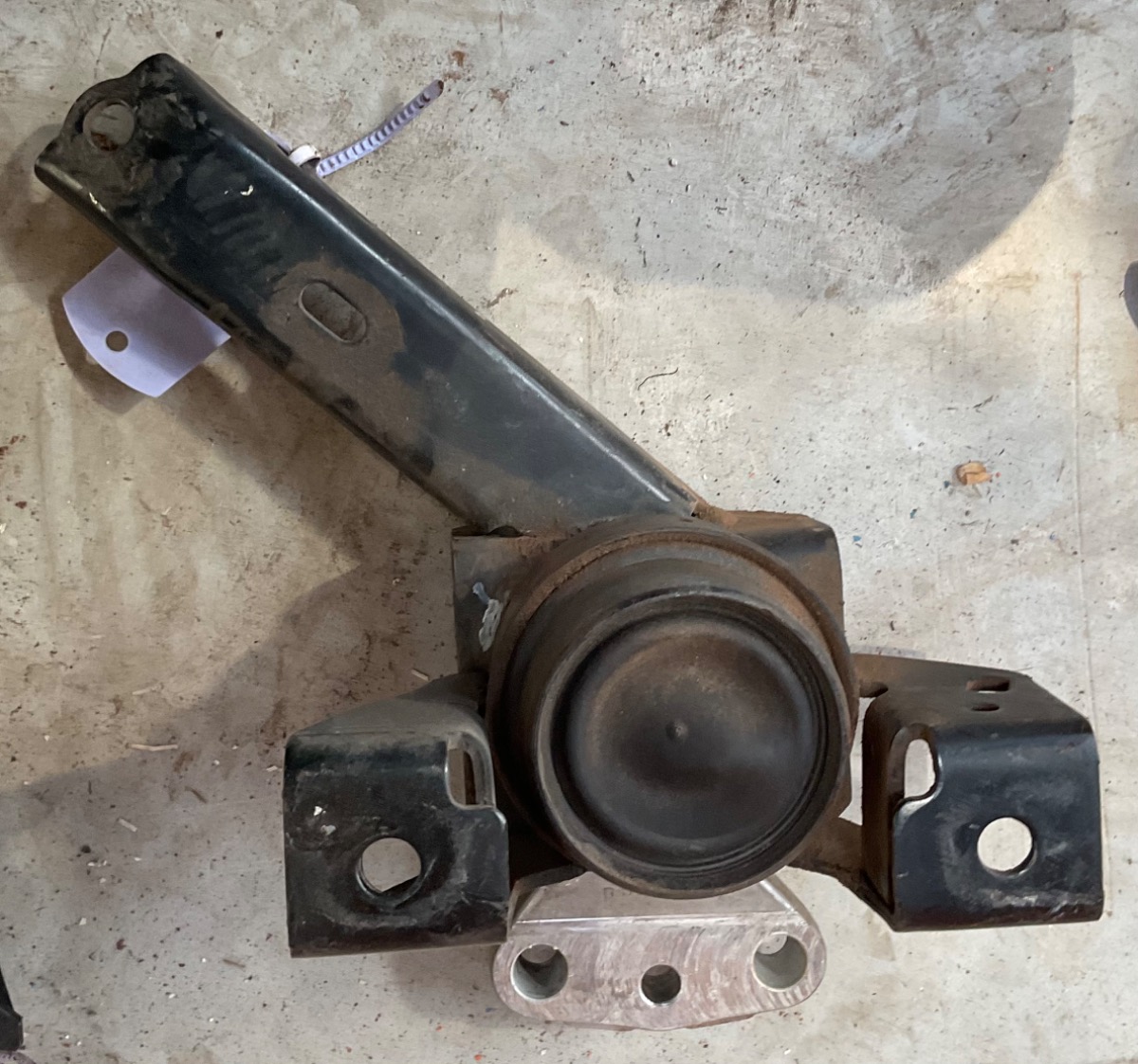 CIAZ 1.5 A/T LEFT ENGINE MOUNTING
