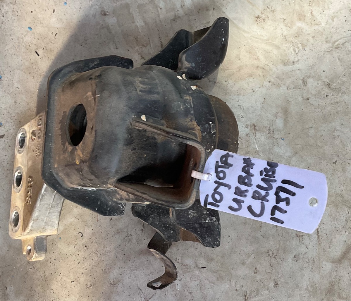 URBAN CRUISER RIGHT ENGINE MOUNTING
