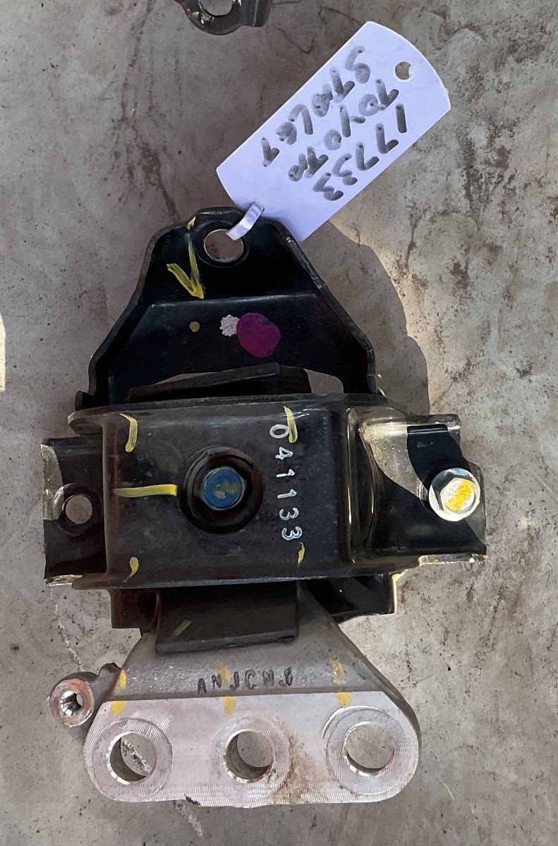 STARLET 1.5 RIGHT ENGINE MOUNTING