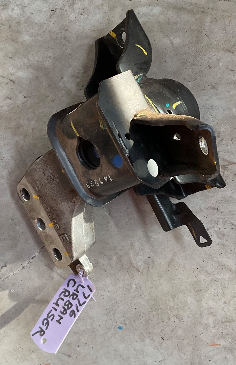 URBAN CRUISER RIGHT ENGINE MOUNTING