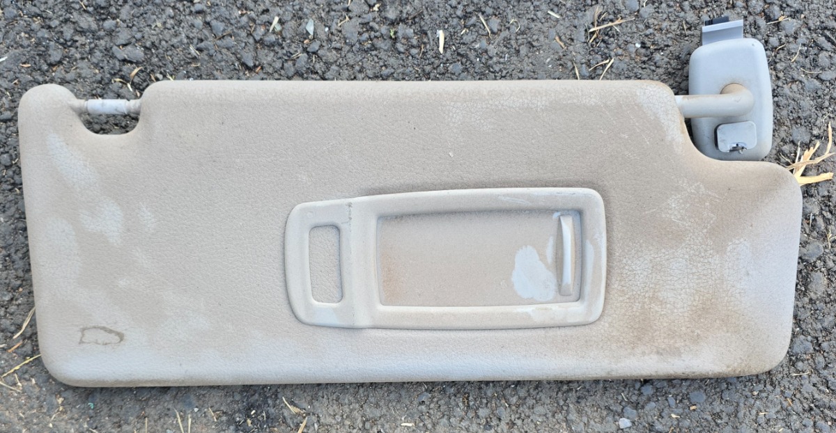 F45 RIGHT FRONT SUNVISOR