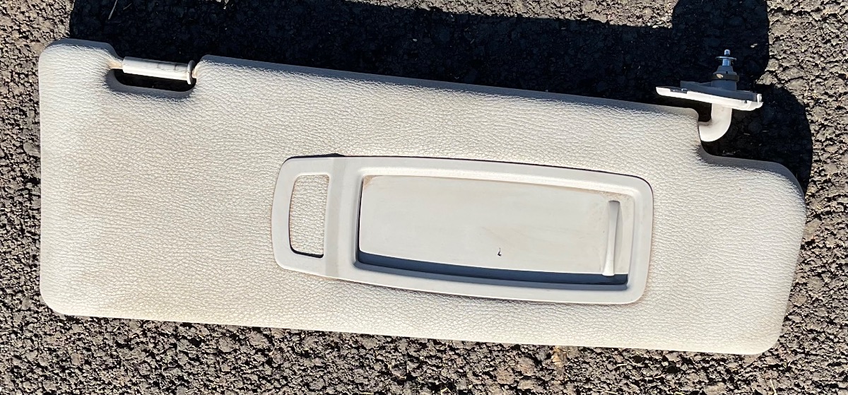 X5 X DRIVE 30D A/T RIGHT SUN VISOR