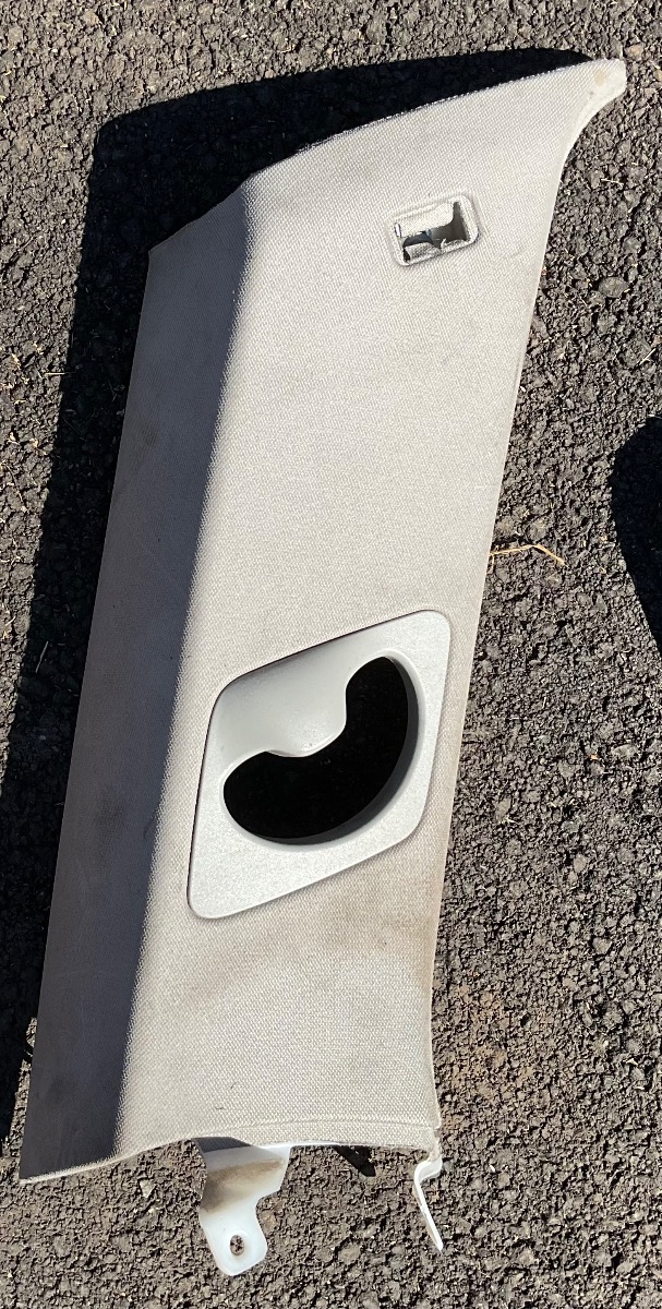X5 X DRIVE 30D A/T RIGHT UPPER B PILLAR TRIM