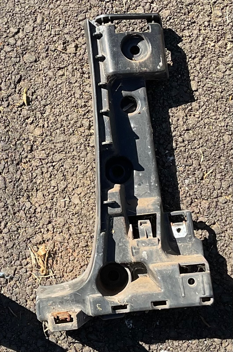 X5 X DRIVE 30D A/T Rear Bumper Right Outer Bracket