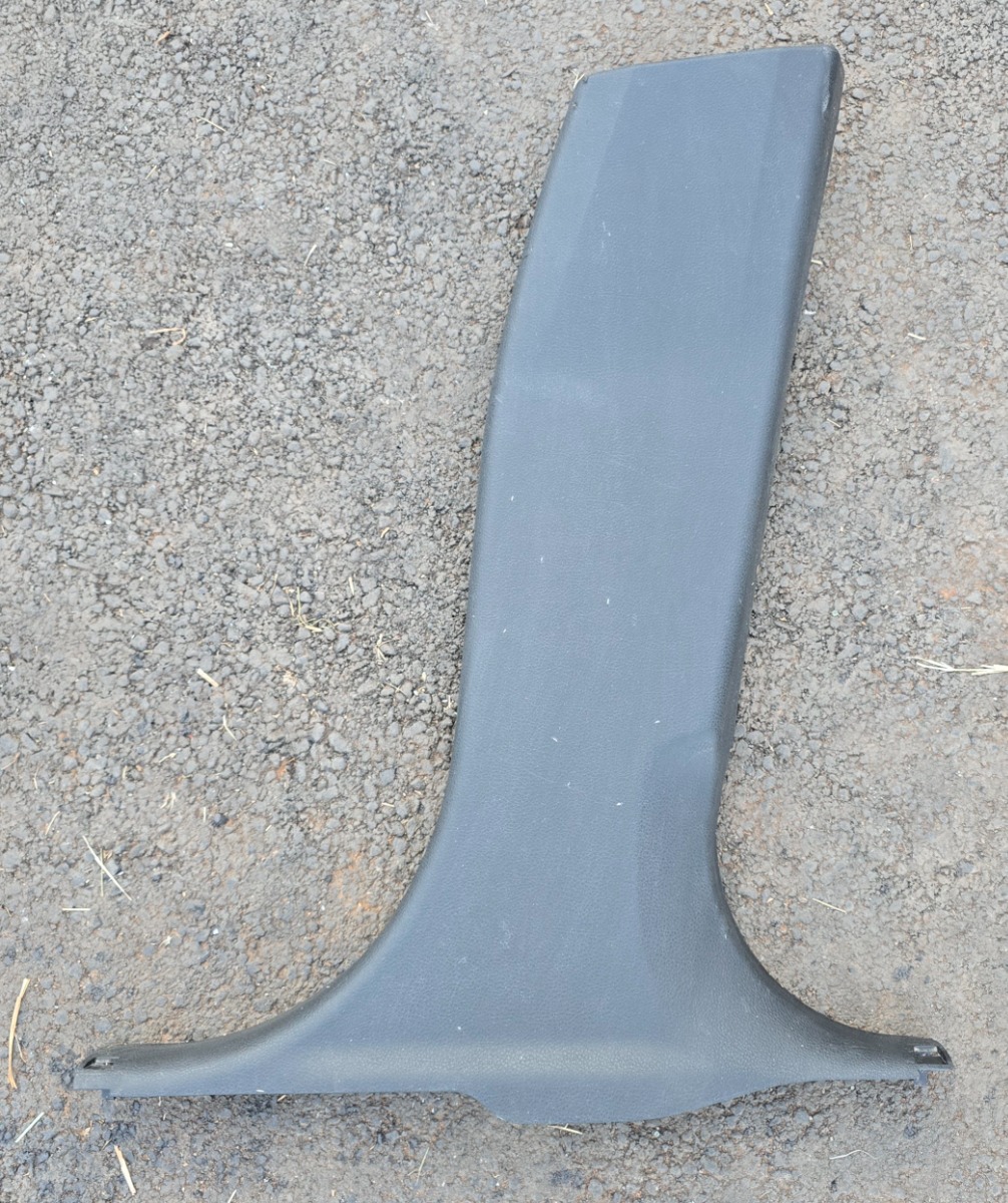F45 RIGHT LOWER B-PILLAR TRIM