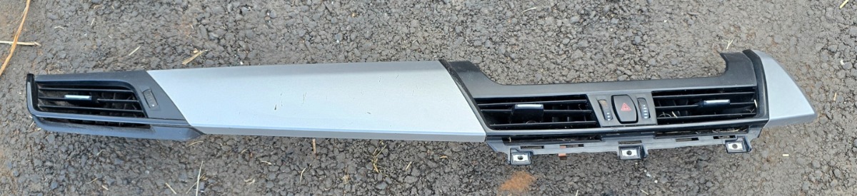 F45 UPPER DASH TRIM NO VENTS