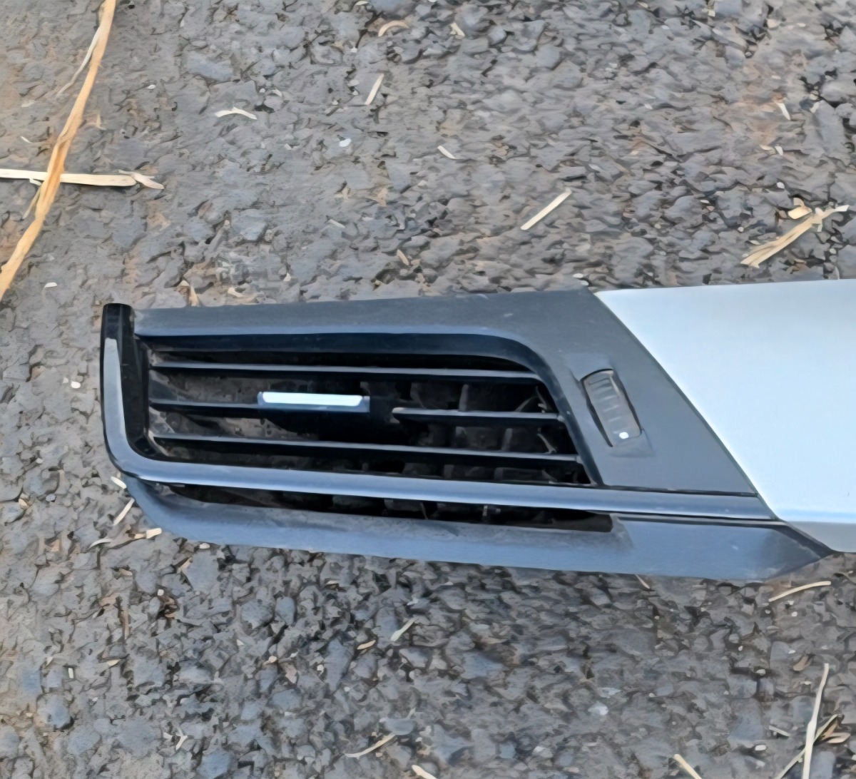 F45 LEFT DASH VENT
