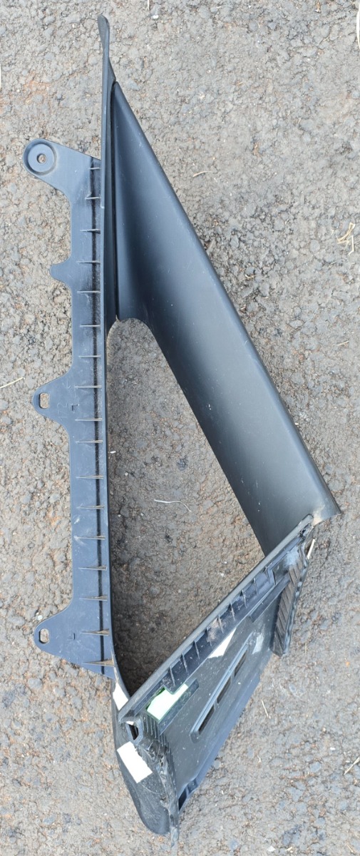 F45 RIGHT FRONT INNER QUARTER WINDOW TRIM