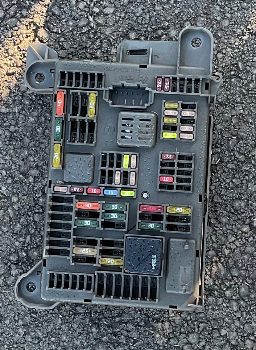 X5 X DRIVE 30D A/T  Power distribution box, rear