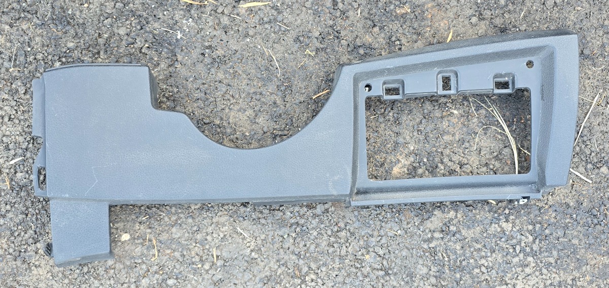 F45 RIGHT LOWER DASH COVER