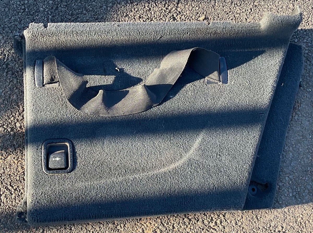 X5 X DRIVE 30D A/T RIGHT INNER BOOT TRIM
