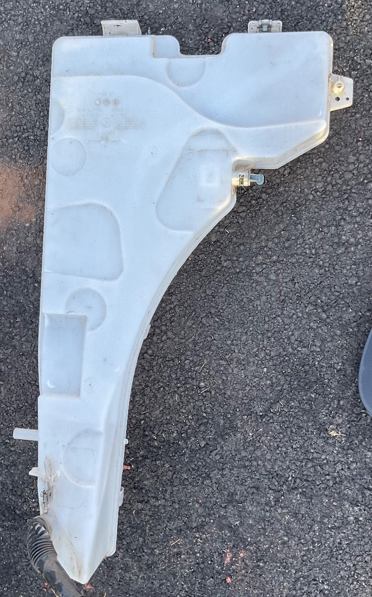 X5 X DRIVE 30D A/T WINDSCREEN WASHER BOTTLE