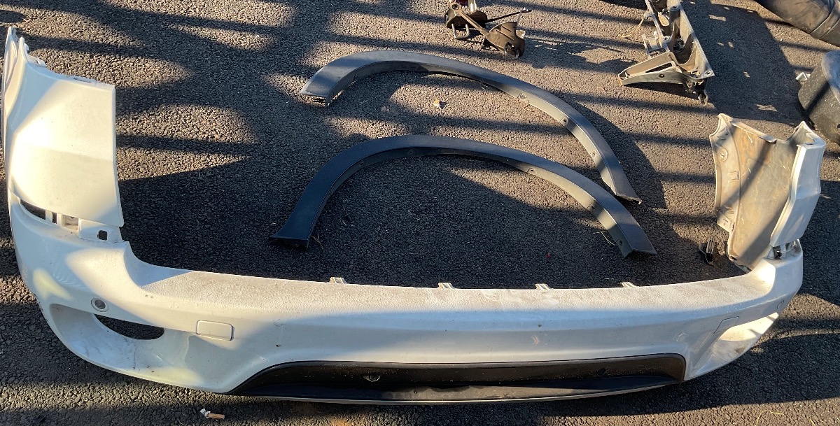 X5 X DRIVE 30D A/T REAR BUMPER SHELL + PDC HOLES