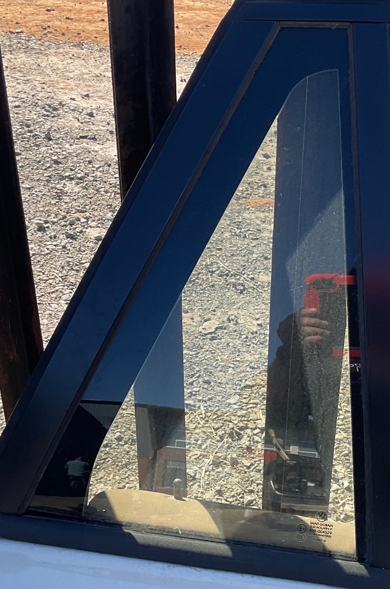 X5 X DRIVE 30D A/T RIGHT REAR DOOR QUATER VENT GLASS