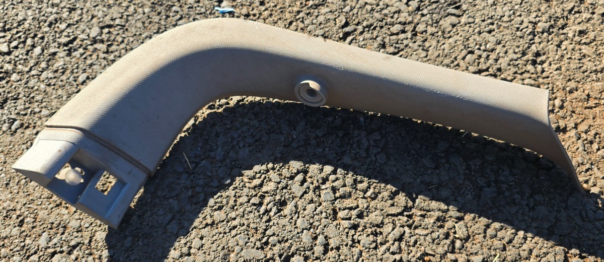 F48 X1 Tailgate Trim -LEFT