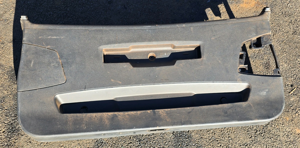 X1 F48 TAILGATE TRIM