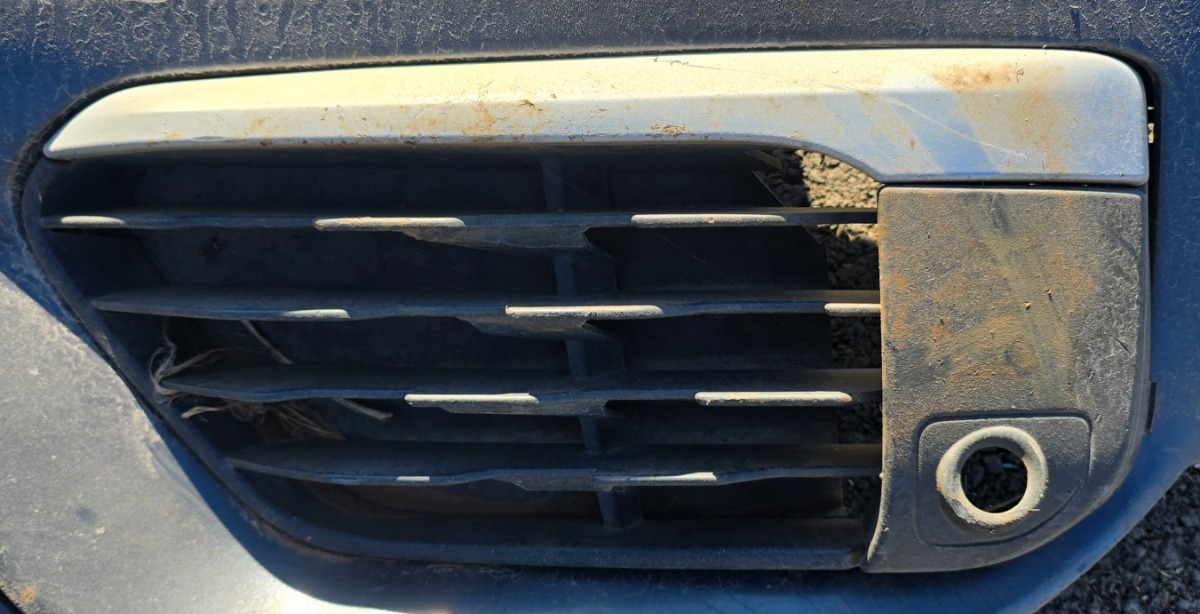 F48 X1 LEFT FRONT BUMPER GRILL