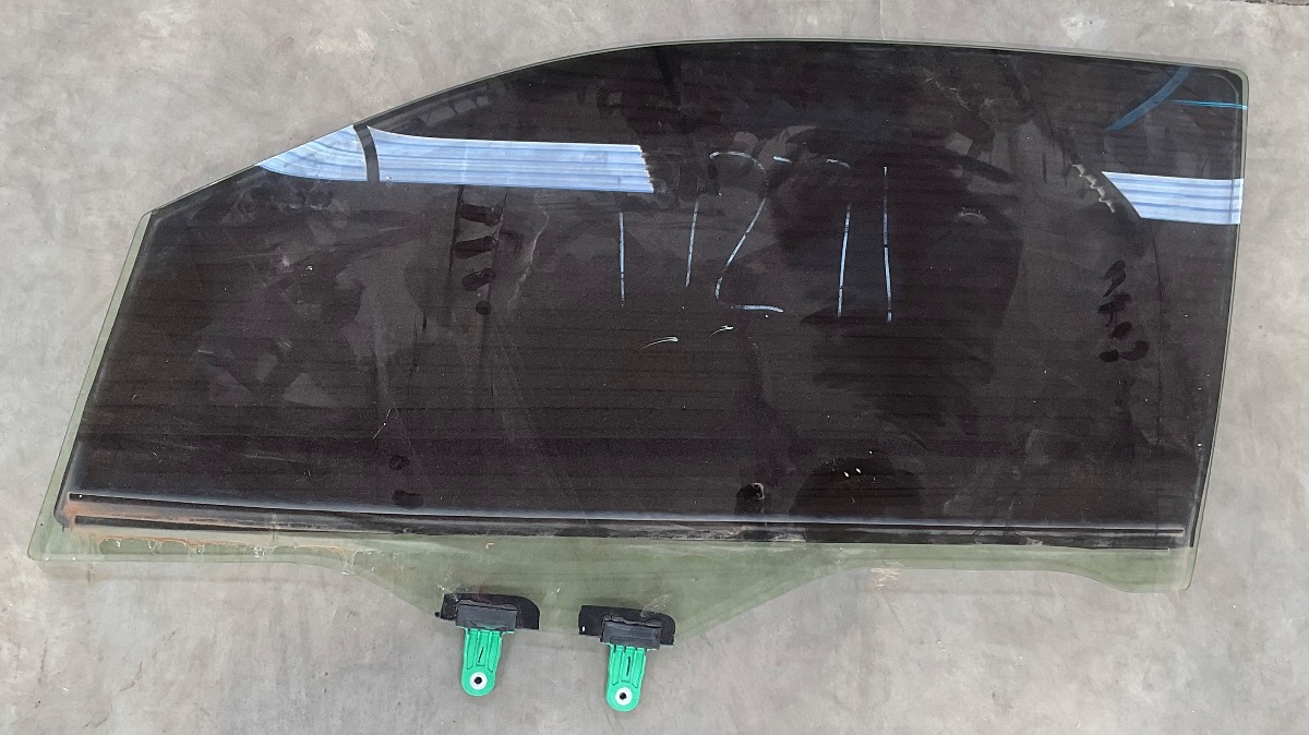 STARLET LEFT FRONT DOOR GLASS