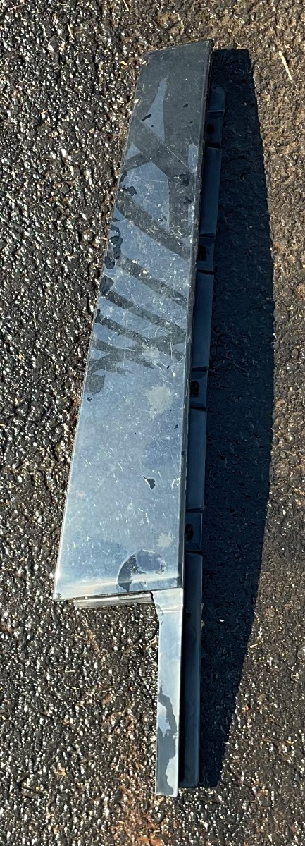 G20 LEFT REAR DOOR OUTER TRIM
