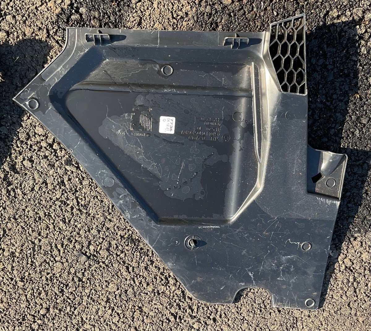 G20 LEFT WINDSCREEN COWLING TRIM