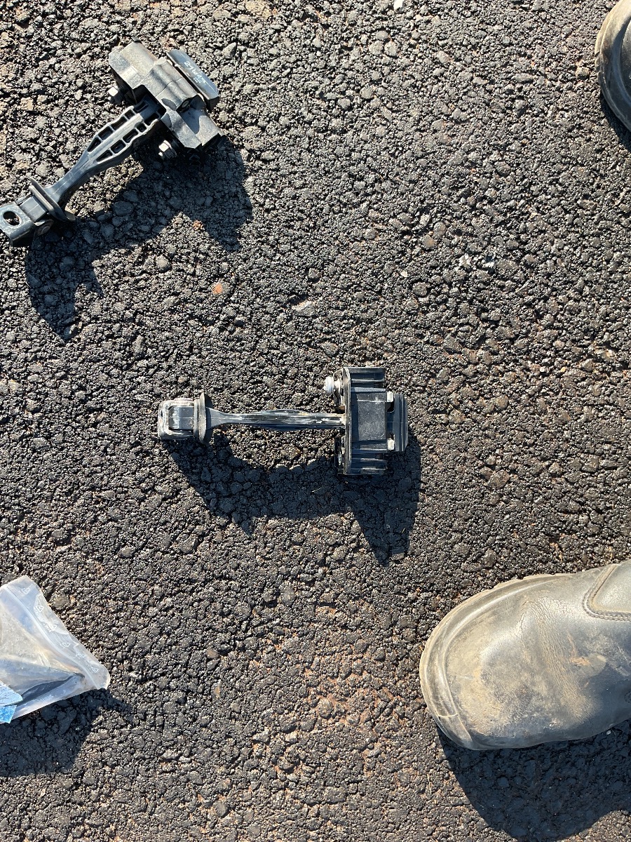 G20 REAR DOOR CHECK STRAP