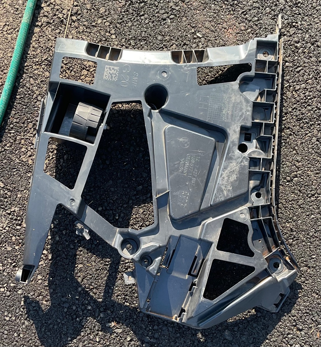G20 LEFT REAR BUMPER BRACKET