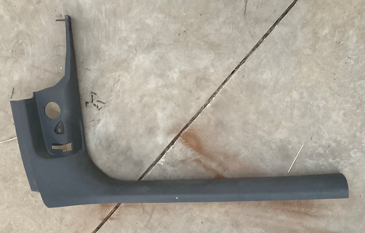 Q3 RIGHT LOWER A PILLAR TRIM
