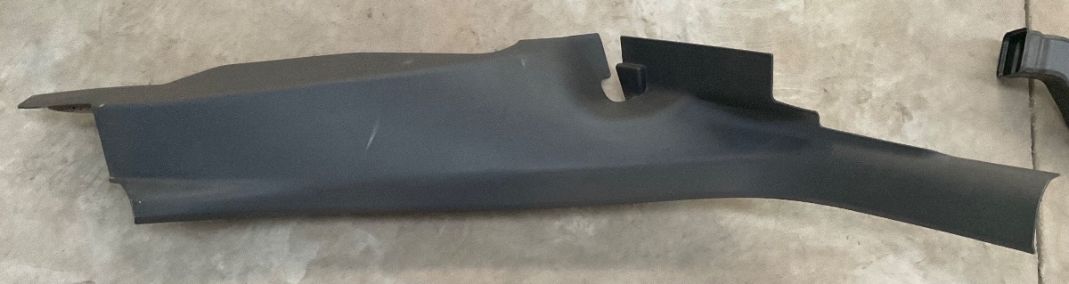 Q3 RIGHT C PILLAR TRIM