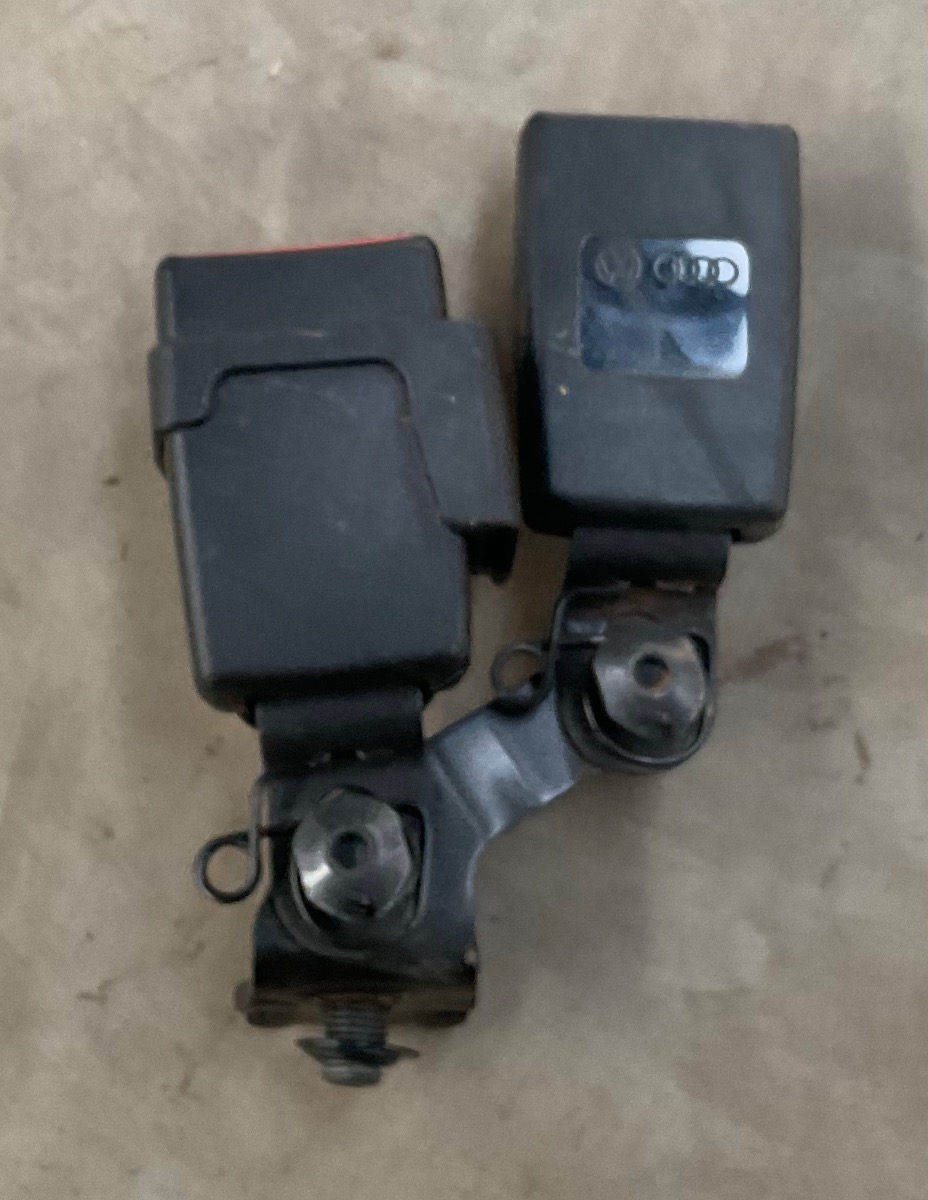 Q3 REAR CENTER SEAT BELT STALK