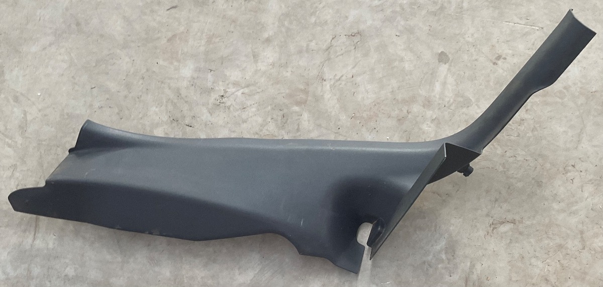 Q3 Rear seat left side bottom trim