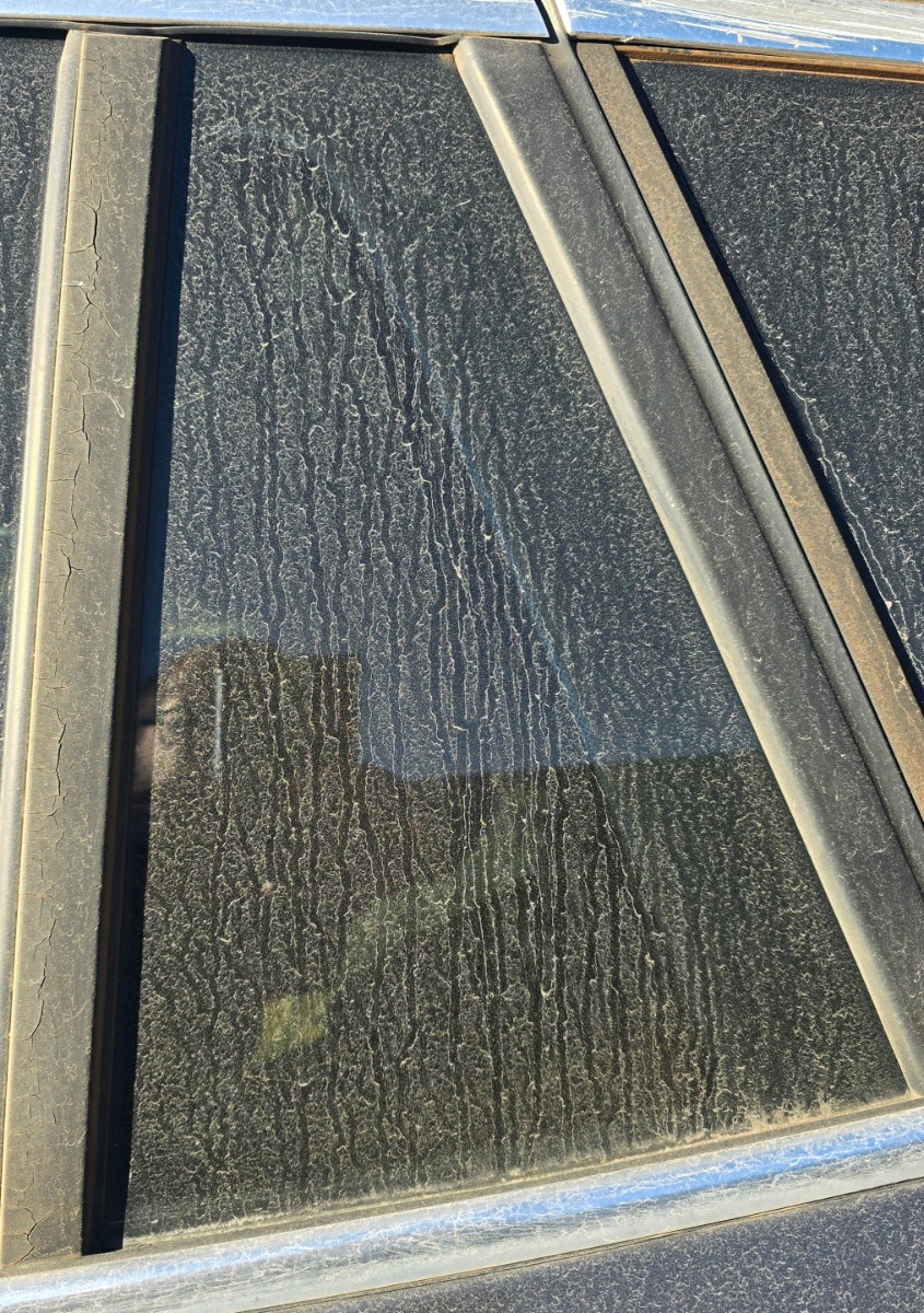 F48 X1 LEFT REAR DOOR QUARTER VENT