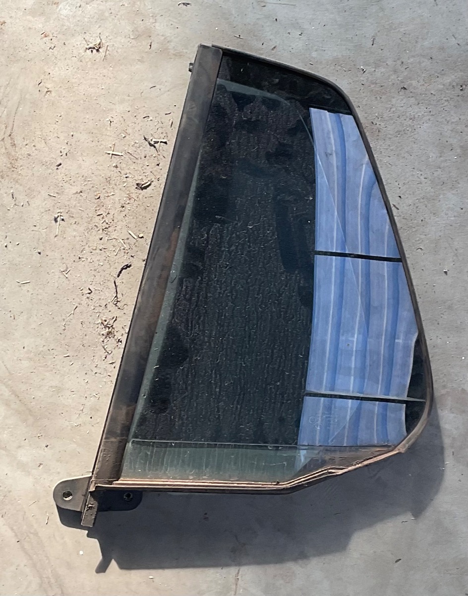 GOLF 7 LEFT REAR VENT GLASS