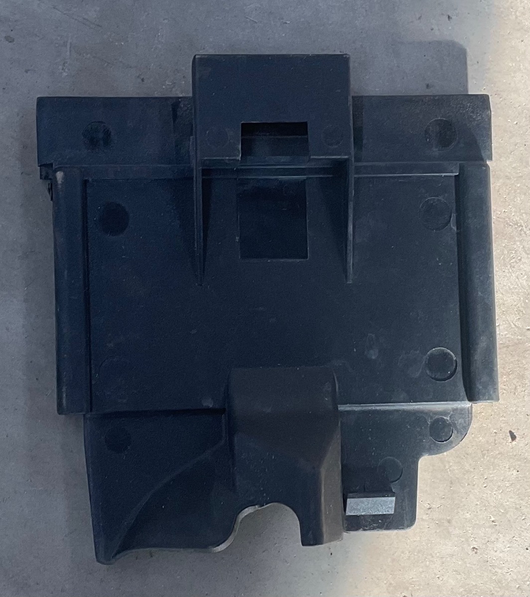 Q3 Fuse Box Bin End Lid Plate Cover