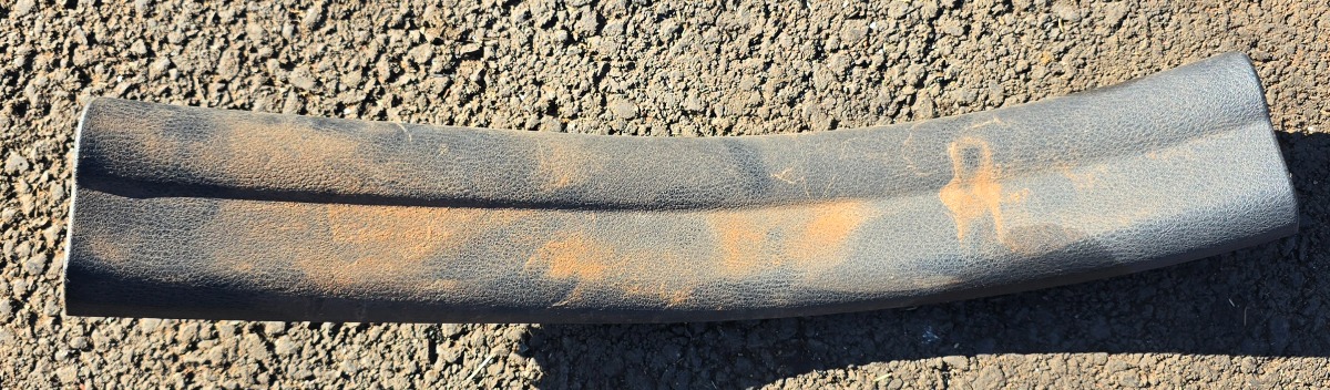 X1 F48 RIGHT REAR DOOR SILL TRIM
