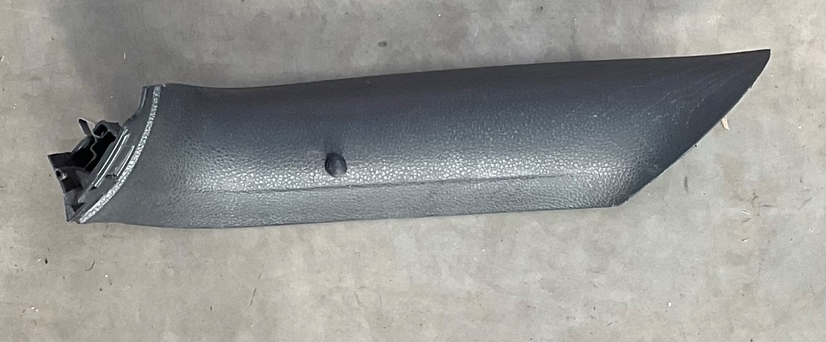 GOLF 7 RIGHT REAR INNER TAILGATE TRIM
