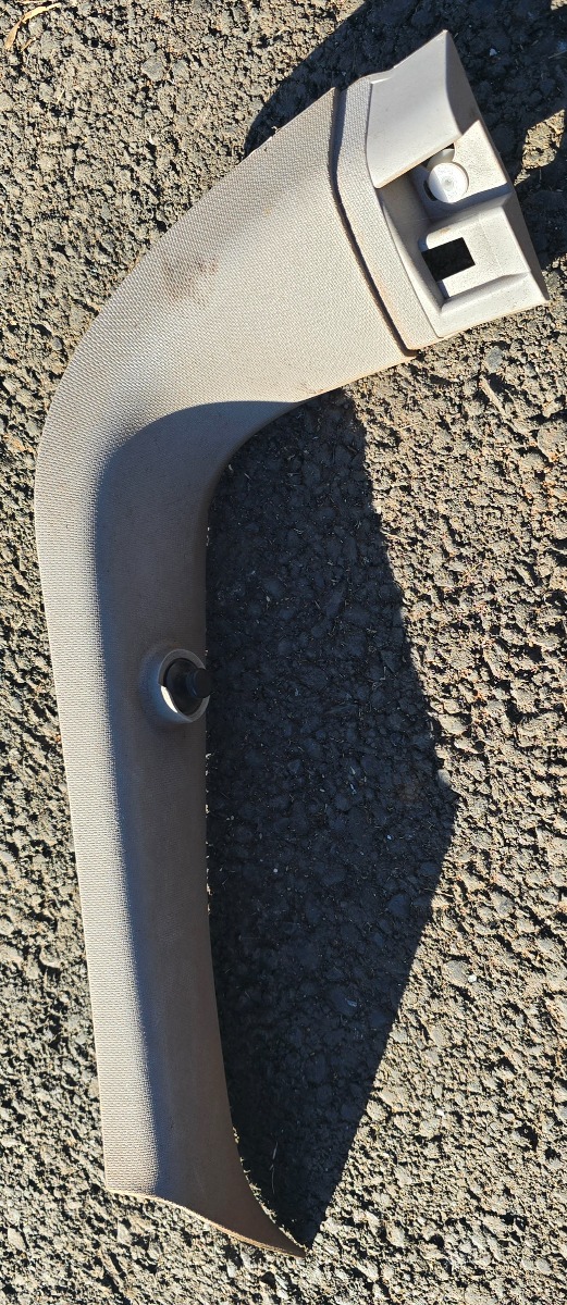 X1 F48 RIGHT UPPER BOOT TRIM