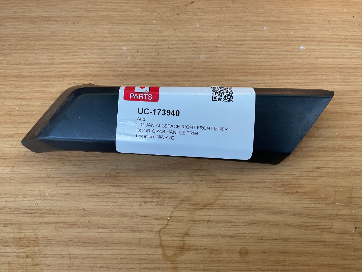 TIGUAN ALLSPACE RIGHT FRONT INNER DOOR GRAB HANDLE TRIM